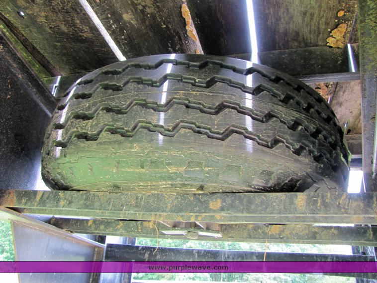 image for item 3325 2005 35' flat bed trailer