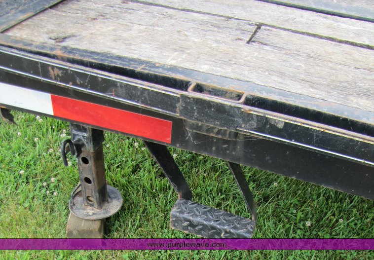 image for item 3325 2005 35' flat bed trailer