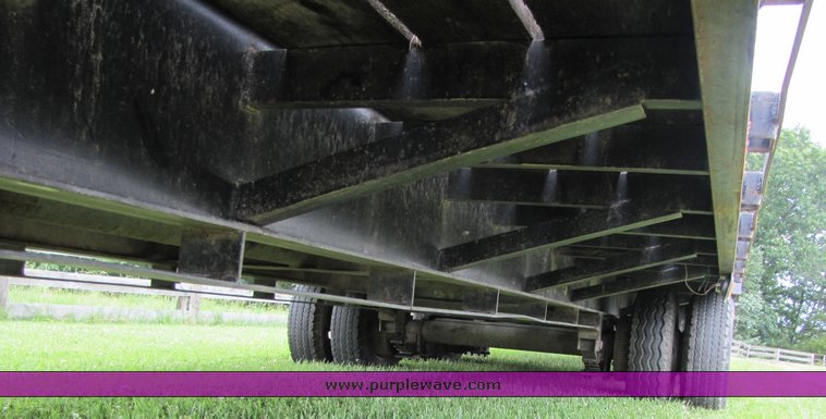 image for item 3325 2005 35' flat bed trailer