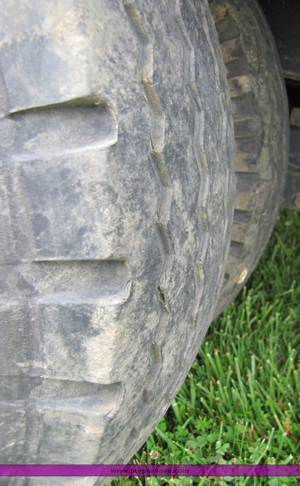 image for item 3325 2005 35' flat bed trailer