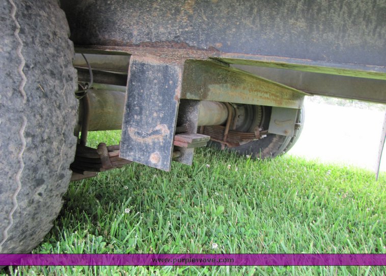 image for item 3325 2005 35' flat bed trailer