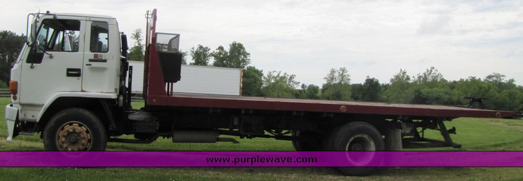 image for item 3326 1987 GMC 7000 forward cab over 24' rollback truck