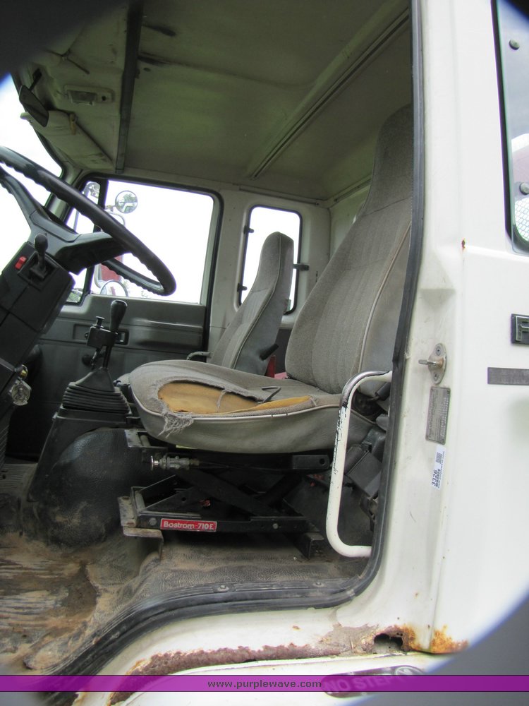 image for item 3326 1987 GMC 7000 forward cab over 24' rollback truck