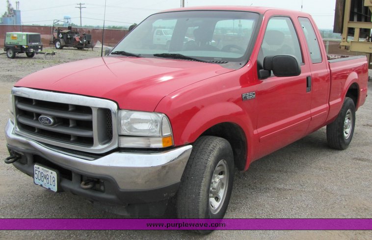 image for item 3346 2003 Ford F250 Super Duty extended cab pickup truck