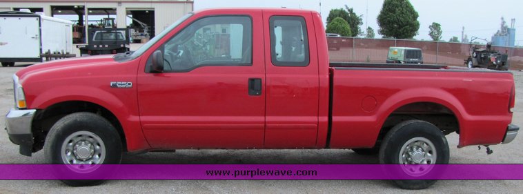 image for item 3346 2003 Ford F250 Super Duty extended cab pickup truck