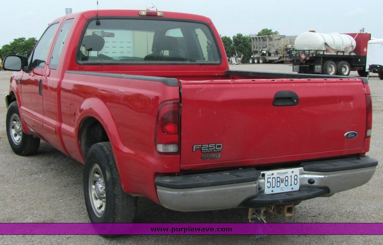 image for item 3346 2003 Ford F250 Super Duty extended cab pickup truck