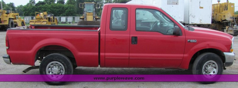 image for item 3346 2003 Ford F250 Super Duty extended cab pickup truck