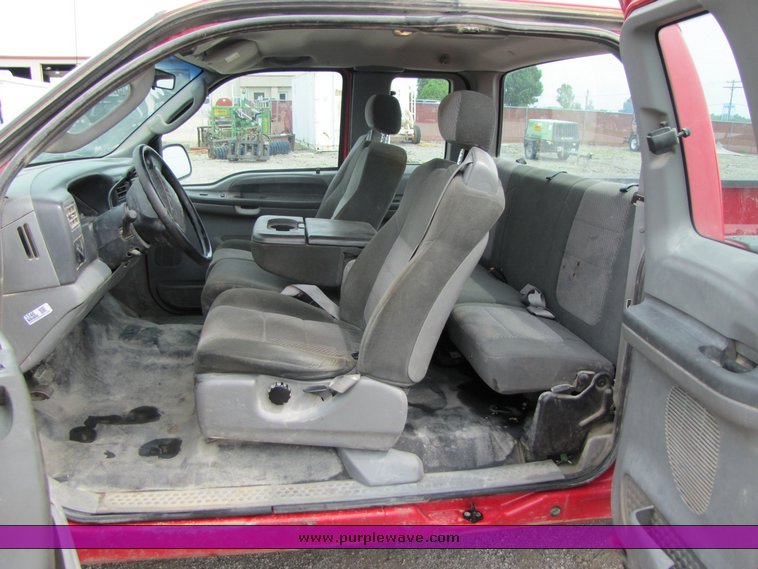 image for item 3346 2003 Ford F250 Super Duty extended cab pickup truck