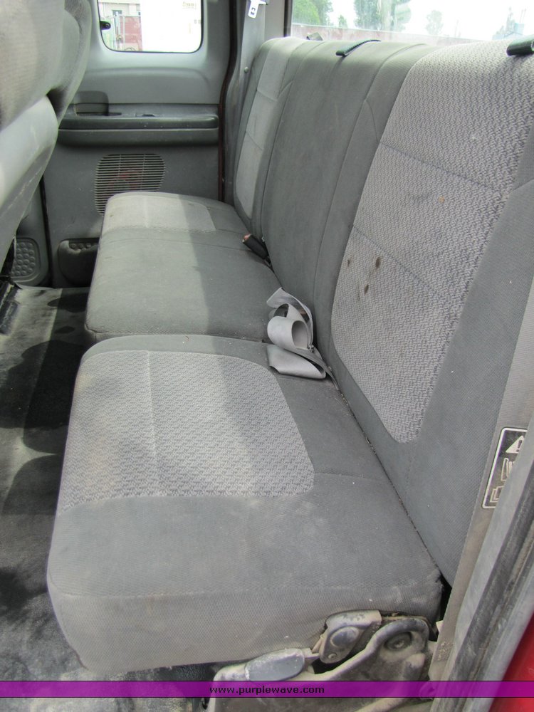 image for item 3346 2003 Ford F250 Super Duty extended cab pickup truck