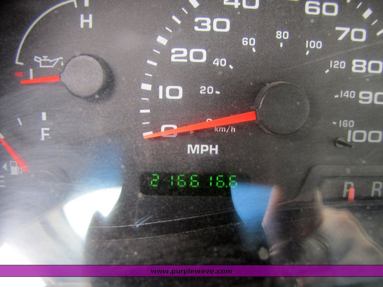 image for item 3346 2003 Ford F250 Super Duty extended cab pickup truck