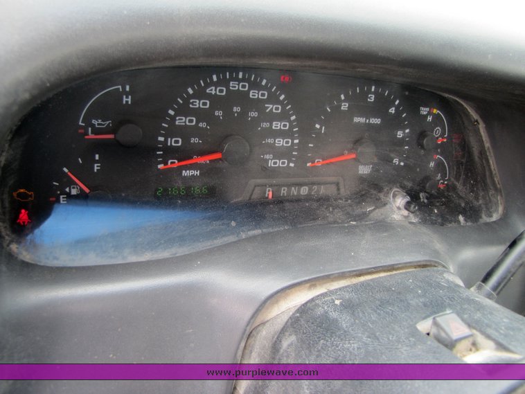 image for item 3346 2003 Ford F250 Super Duty extended cab pickup truck