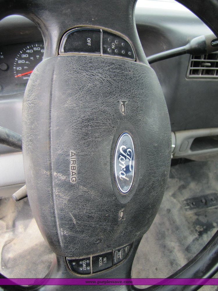 image for item 3346 2003 Ford F250 Super Duty extended cab pickup truck