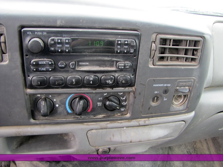 image for item 3346 2003 Ford F250 Super Duty extended cab pickup truck