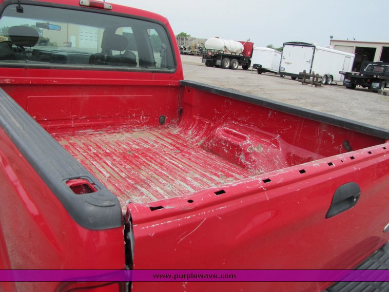 image for item 3346 2003 Ford F250 Super Duty extended cab pickup truck