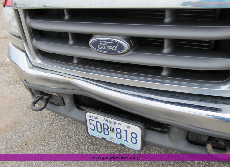 image for item 3346 2003 Ford F250 Super Duty extended cab pickup truck