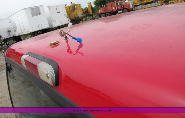 image for item 3346 2003 Ford F250 Super Duty extended cab pickup truck