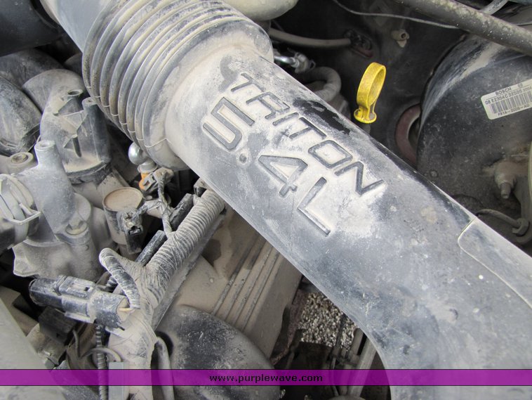 image for item 3346 2003 Ford F250 Super Duty extended cab pickup truck