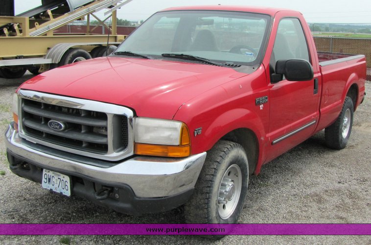 image for item 3347 2000 Ford F250 Super Duty pickup truck