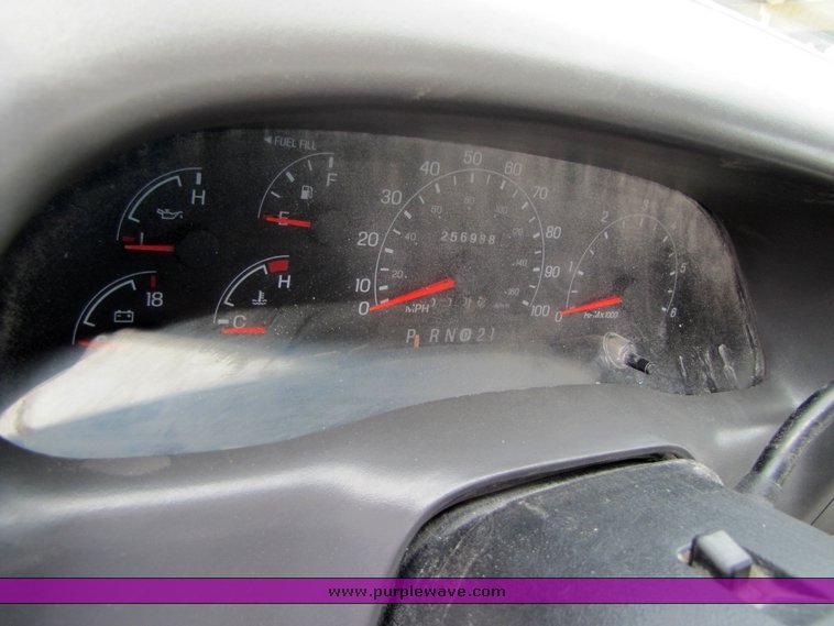 image for item 3347 2000 Ford F250 Super Duty pickup truck