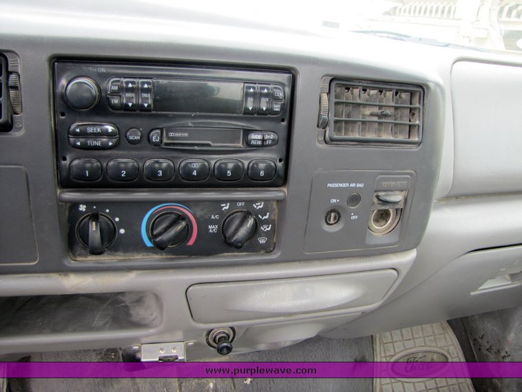 image for item 3347 2000 Ford F250 Super Duty pickup truck