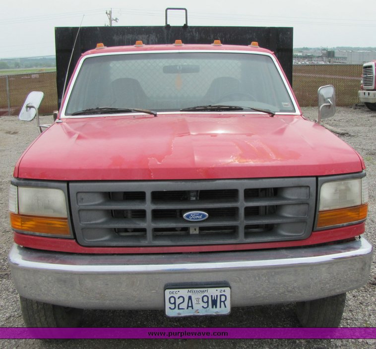image for item 3348 1997 Ford F350 flatbed truck