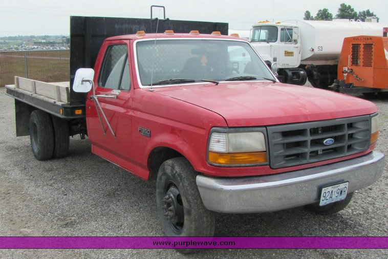image for item 3348 1997 Ford F350 flatbed truck