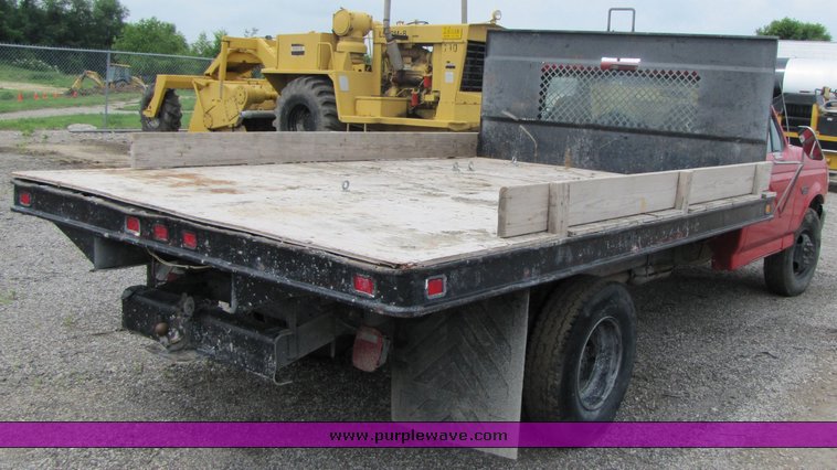 image for item 3348 1997 Ford F350 flatbed truck