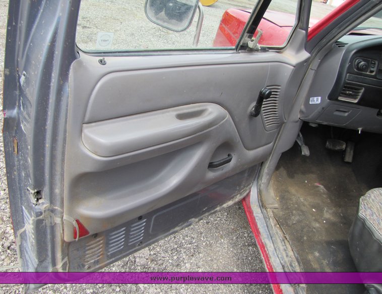 image for item 3348 1997 Ford F350 flatbed truck