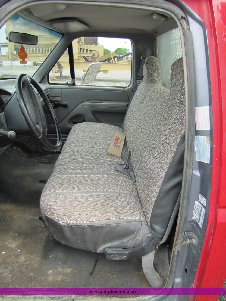 image for item 3348 1997 Ford F350 flatbed truck