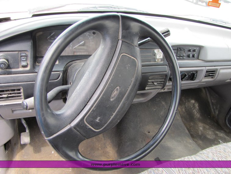 image for item 3348 1997 Ford F350 flatbed truck