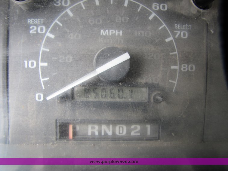 image for item 3348 1997 Ford F350 flatbed truck