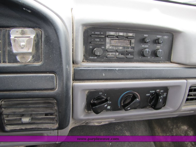 image for item 3348 1997 Ford F350 flatbed truck