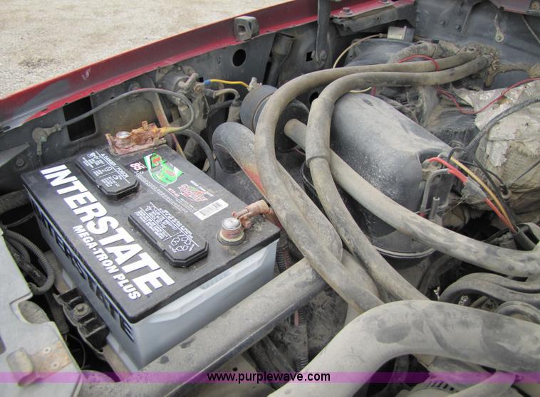 image for item 3348 1997 Ford F350 flatbed truck