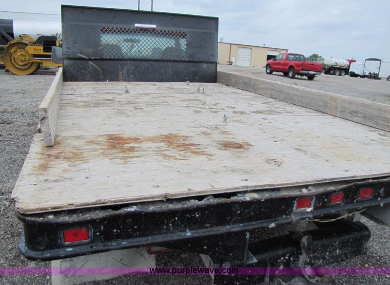 image for item 3348 1997 Ford F350 flatbed truck