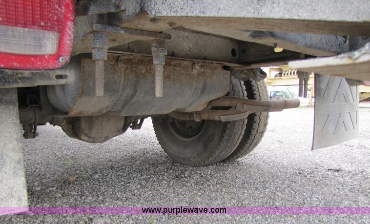 image for item 3348 1997 Ford F350 flatbed truck