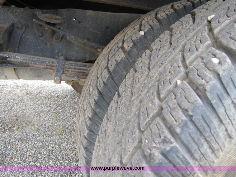 image for item 3348 1997 Ford F350 flatbed truck