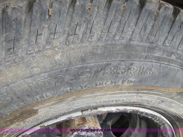 image for item 3348 1997 Ford F350 flatbed truck