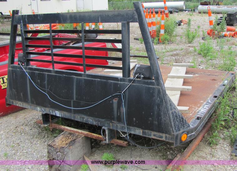 image for item 3352 9' truck flatbed