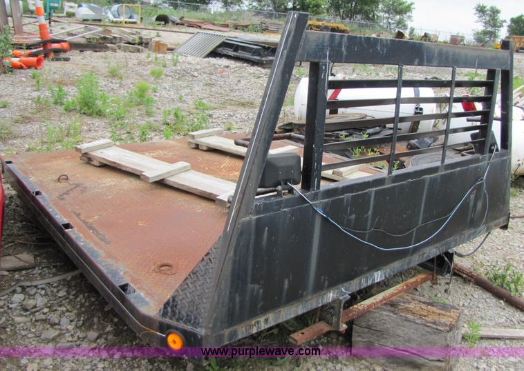image for item 3352 9' truck flatbed