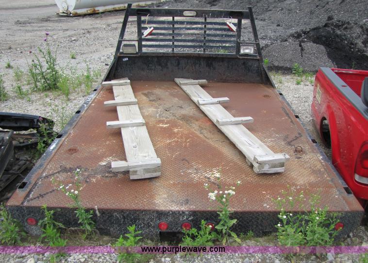 image for item 3352 9' truck flatbed