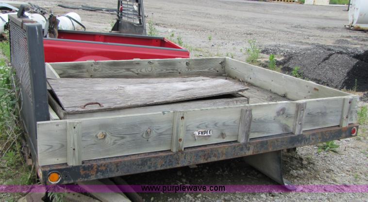 image for item 3353 9' truck flatbed