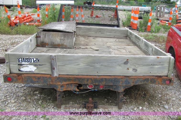 image for item 3353 9' truck flatbed