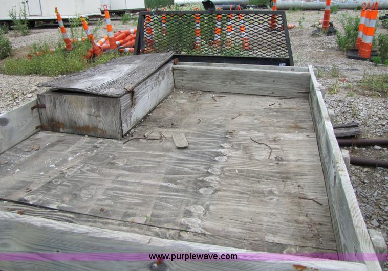 image for item 3353 9' truck flatbed