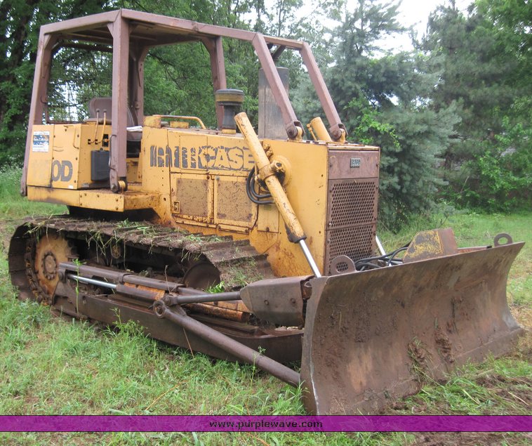 image for item 3911 1983 Case 1150D dozer