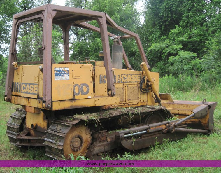 image for item 3911 1983 Case 1150D dozer