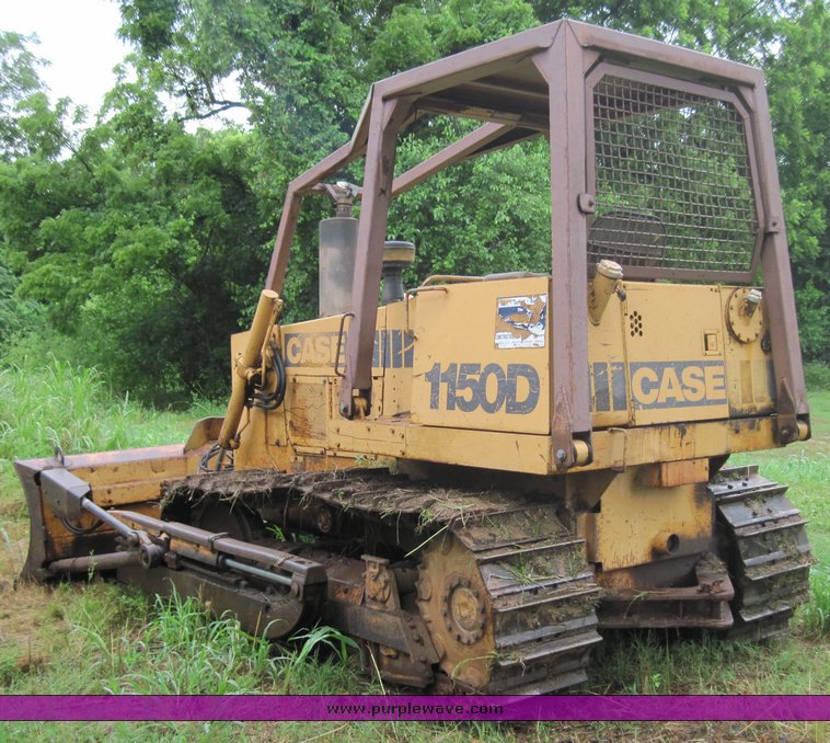 image for item 3911 1983 Case 1150D dozer