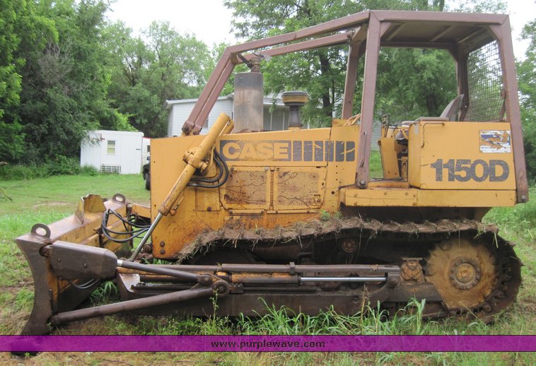 image for item 3911 1983 Case 1150D dozer