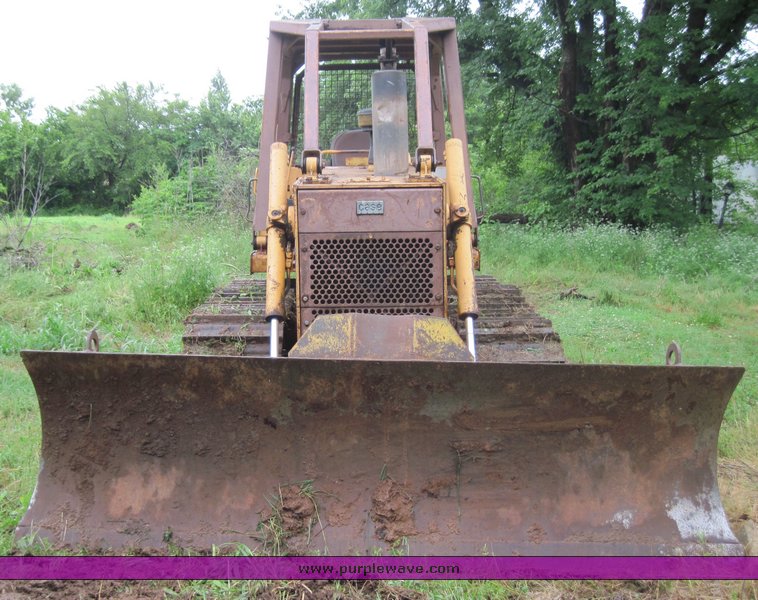 image for item 3911 1983 Case 1150D dozer