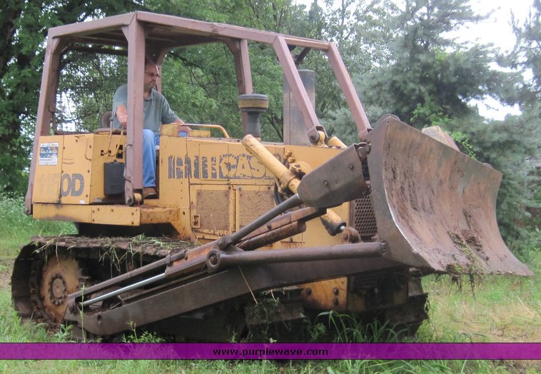 image for item 3911 1983 Case 1150D dozer