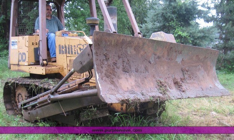 image for item 3911 1983 Case 1150D dozer